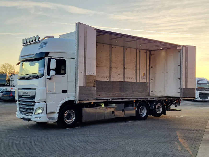 DAF XF 530 SuperSpaceCab 6x2*4 - Ekeri closed box - Loadlift -Steering axle - Full air - Camion fourgon: photos 4 DAF XF 530 SuperSpaceCab 6x2*4 - Ekeri closed box - Loadlift -Steering axle - Full air - Camion fourgon: photos 4