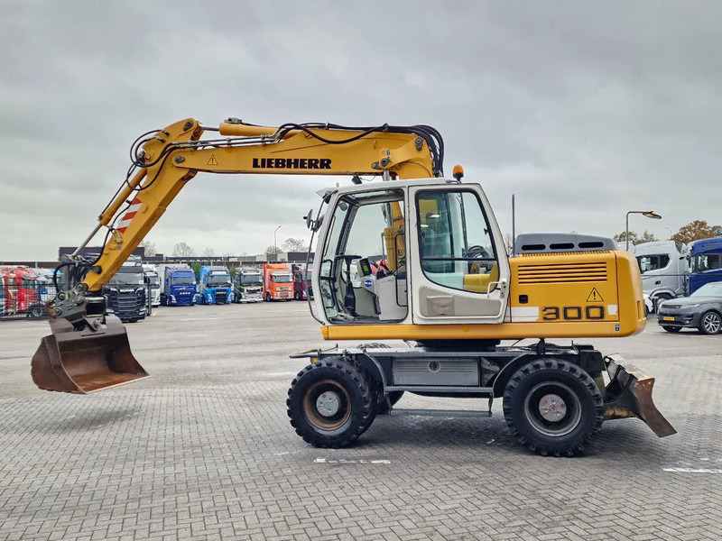 Liebherr A900C - 95 KW - Central Greasing - - Pelle sur pneus: photos 5 Liebherr A900C - 95 KW - Central Greasing - - Pelle sur pneus: photos 5