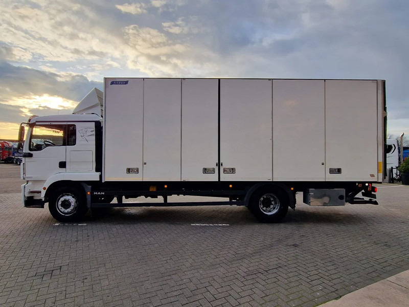 MAN TGM 18.340 4x2 - Sleepercab - Box with sidedoors - Loadlift - Full air - Euro 6 - Automatic - Camion fourgon: photos 4 MAN TGM 18.340 4x2 - Sleepercab - Box with sidedoors - Loadlift - Full air - Euro 6 - Automatic - Camion fourgon: photos 4