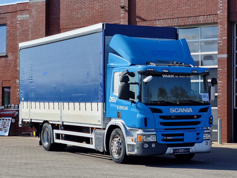 Scania P320 4x2 - Side boars - Loadlift - Full air - Navi - Camion à rideaux coulissants: photos 1 Scania P320 4x2 - Side boars - Loadlift - Full air - Navi - Camion à rideaux coulissants: photos 1