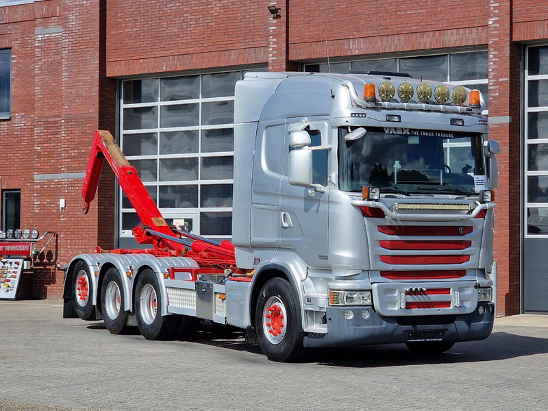 Scania R490 8x4*4 - HIAB XR24SL58 24T hooklift - Euro 6 - Full air - Steering axle - Camion ampliroll: photos 2 Scania R490 8x4*4 - HIAB XR24SL58 24T hooklift - Euro 6 - Full air - Steering axle - Camion ampliroll: photos 2