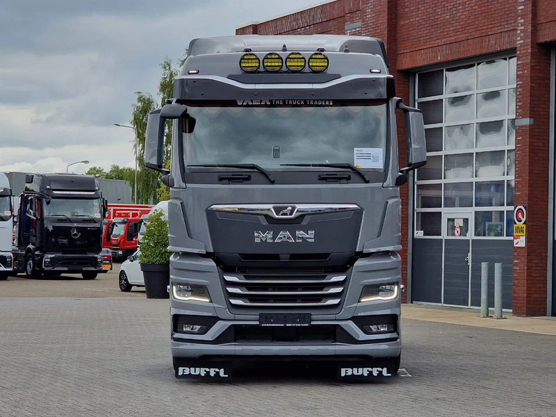 MAN TGX 26.540 6x2/4 - New - Retarder - PTO - Custom exterior - Chassis cover - NEW - Tracteur routier: photos 2 MAN TGX 26.540 6x2/4 - New - Retarder - PTO - Custom exterior - Chassis cover - NEW - Tracteur routier: photos 2