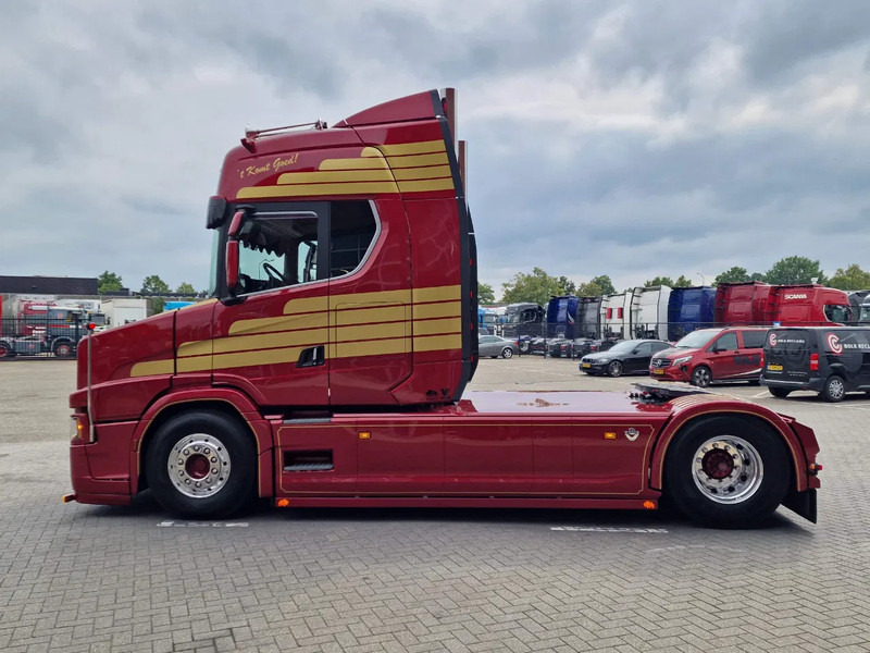 Scania 530ST V8 NGS Tuft R Torpedo - New - Full spec - BUFFL In- and Exterior - Show truck - Tracteur routier: photos 5 Scania 530ST V8 NGS Tuft R Torpedo - New - Full spec - BUFFL In- and Exterior - Show truck - Tracteur routier: photos 5