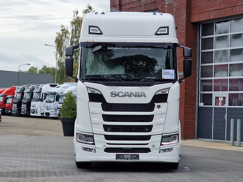 Scania 590S V8 NGS Highline 6x2/4 - New - Full spec - Retarder - Night clima - New dashboard - Leather - NEW - Tracteur routier: photos 2 Scania 590S V8 NGS Highline 6x2/4 - New - Full spec - Retarder - Night clima - New dashboard - Leather - NEW - Tracteur routier: photos 2