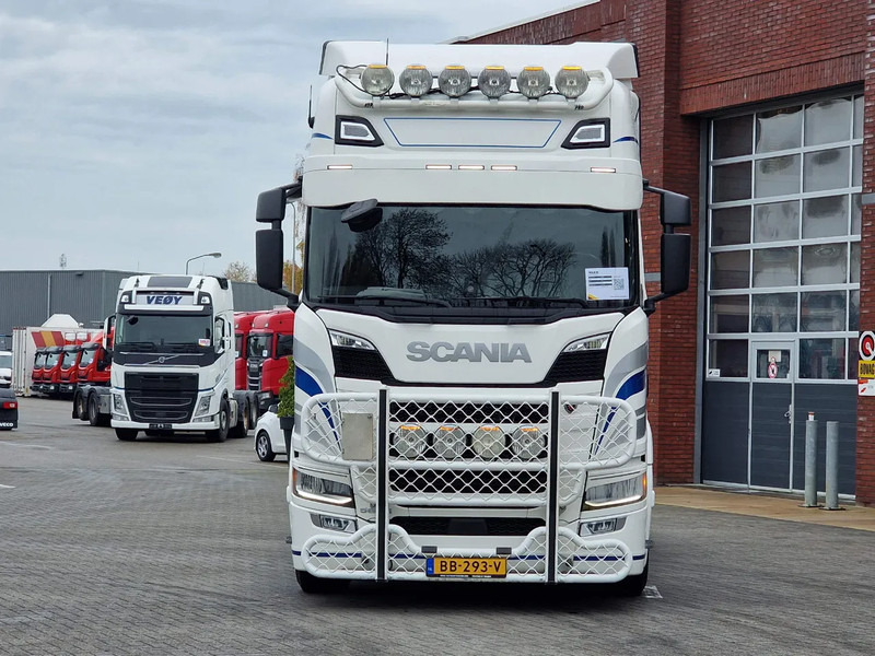 Scania R560 Highline 6x2 - BUFFL - Retarder - Full air - 3.15 WB - Leather - Tracteur routier: photos 2 Scania R560 Highline 6x2 - BUFFL - Retarder - Full air - 3.15 WB - Leather - Tracteur routier: photos 2