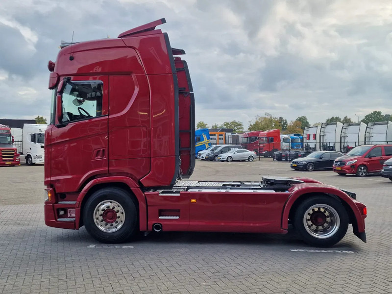 Scania S500 NGS Highline 4x2 - Retarder - Night clima - Full air - Custom interior - Full spoiler - 2 tank - Tracteur routier: photos 4 Scania S500 NGS Highline 4x2 - Retarder - Night clima - Full air - Custom interior - Full spoiler - 2 tank - Tracteur routier: photos 4