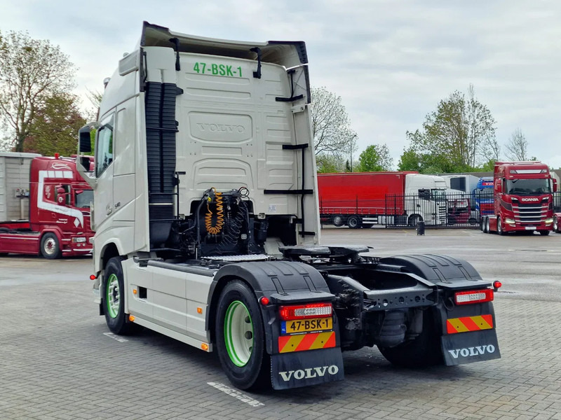 Volvo FH 13.540 Globetrotter 4x2 - Custom exterior - I parkcool - Navi - APK/TUV: 27-02-2026 - Tracteur routier: photos 5 Volvo FH 13.540 Globetrotter 4x2 - Custom exterior - I parkcool - Navi - APK/TUV: 27-02-2026 - Tracteur routier: photos 5