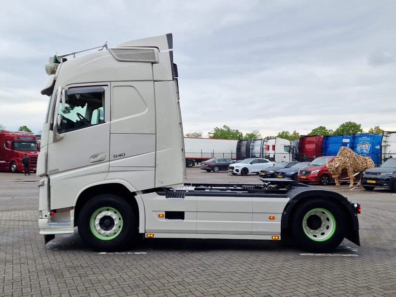 Volvo FH 13.540 Globetrotter 4x2 - Custom exterior - I parkcool - Navi - APK/TUV: 27-02-2026 - Tracteur routier: photos 4 Volvo FH 13.540 Globetrotter 4x2 - Custom exterior - I parkcool - Navi - APK/TUV: 27-02-2026 - Tracteur routier: photos 4