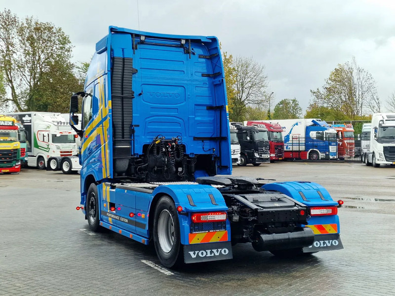 Volvo FH 13.540 Globetrotter XL 4x2 - Performance edition - I parkcool - Full air - Bull bar - Tracteur routier: photos 5 Volvo FH 13.540 Globetrotter XL 4x2 - Performance edition - I parkcool - Full air - Bull bar - Tracteur routier: photos 5