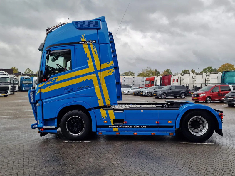 Volvo FH 13.540 Globetrotter XL 4x2 - Performance edition - I parkcool - Full air - Bull bar - Tracteur routier: photos 4 Volvo FH 13.540 Globetrotter XL 4x2 - Performance edition - I parkcool - Full air - Bull bar - Tracteur routier: photos 4