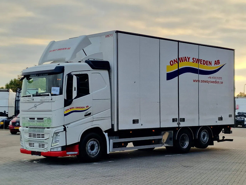 Volvo FH 13.460 lowroof 6x2 - Box with Sidedoors - 480 WB - Full air - Camion fourgon: photos 3 Volvo FH 13.460 lowroof 6x2 - Box with Sidedoors - 480 WB - Full air - Camion fourgon: photos 3