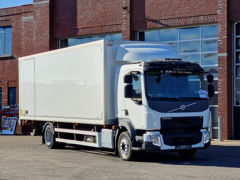 Volvo FL 250 4x2 Box truck, loading lift, 12T - Camion fourgon: photos 1 Volvo FL 250 4x2 Box truck, loading lift, 12T - Camion fourgon: photos 1