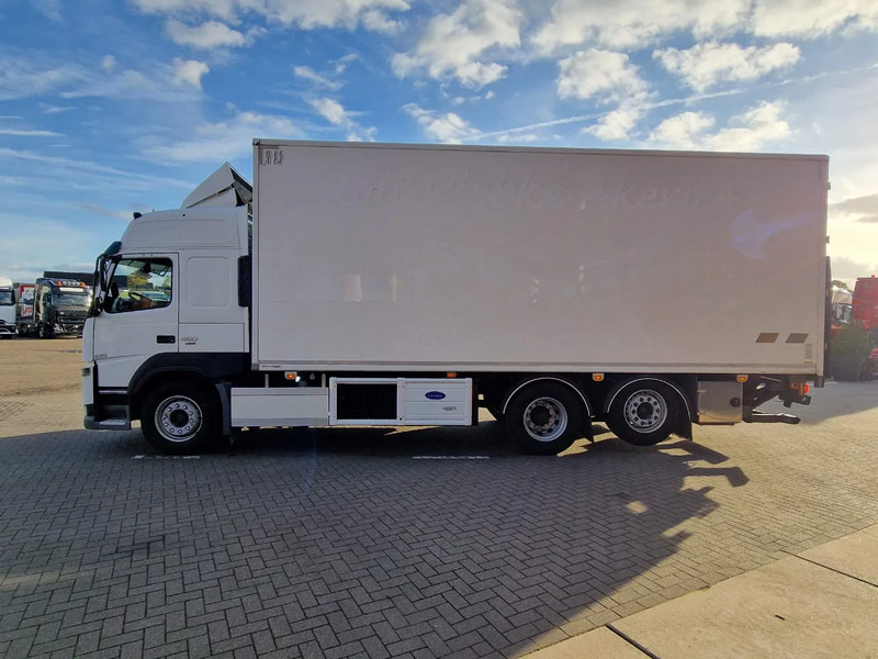 Volvo FM 13.460 Globetrotter 6x2*4 - Frigo Carrier Supra 1150 U MT - Zepro loadlift - Steering axle - Camion isothermique: photos 4 Volvo FM 13.460 Globetrotter 6x2*4 - Frigo Carrier Supra 1150 U MT - Zepro loadlift - Steering axle - Camion isothermique: photos 4