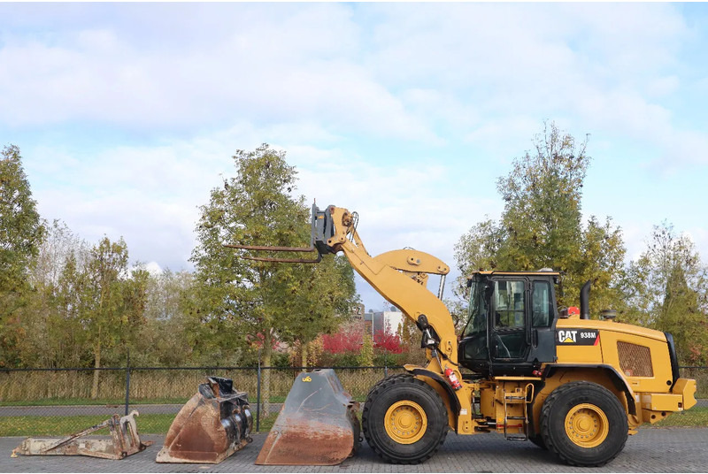 Caterpillar 938 M | 2X BUCKET | JIB | FORKS | BSS | GOOD CONDITION - Chargeuse sur pneus: photos 1 Caterpillar 938 M | 2X BUCKET | JIB | FORKS | BSS | GOOD CONDITION - Chargeuse sur pneus: photos 1