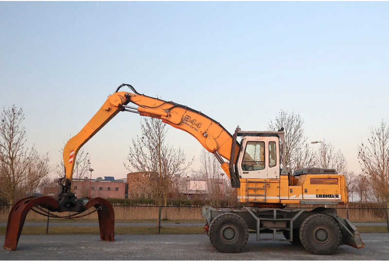 Liebherr A944 B HD | LOG GRAPPLE | HOLZGREIFER | TIMBER - Pelle de manutention: photos 1 Liebherr A944 B HD | LOG GRAPPLE | HOLZGREIFER | TIMBER - Pelle de manutention: photos 1