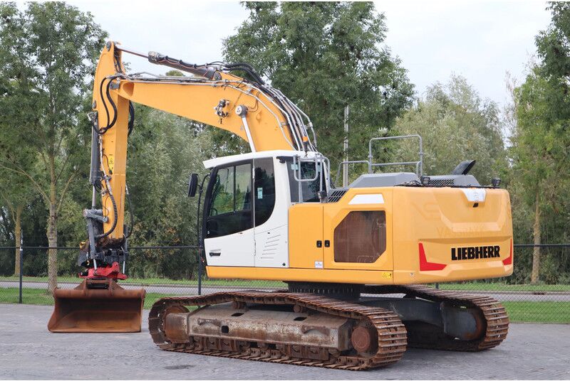 Liebherr R924 WLC | ROTOTILT R8 | BUCKET | - Pelle sur chenille: photos 3 Liebherr R924 WLC | ROTOTILT R8 | BUCKET | - Pelle sur chenille: photos 3