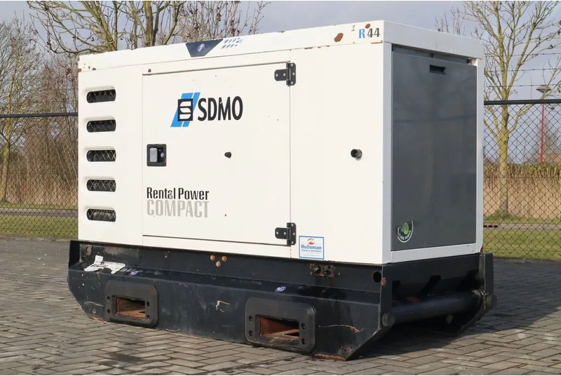SDMO R44C3 | 44 KVA | GOOD WORKING - Groupe électrogène: photos 2 SDMO R44C3 | 44 KVA | GOOD WORKING - Groupe électrogène: photos 2