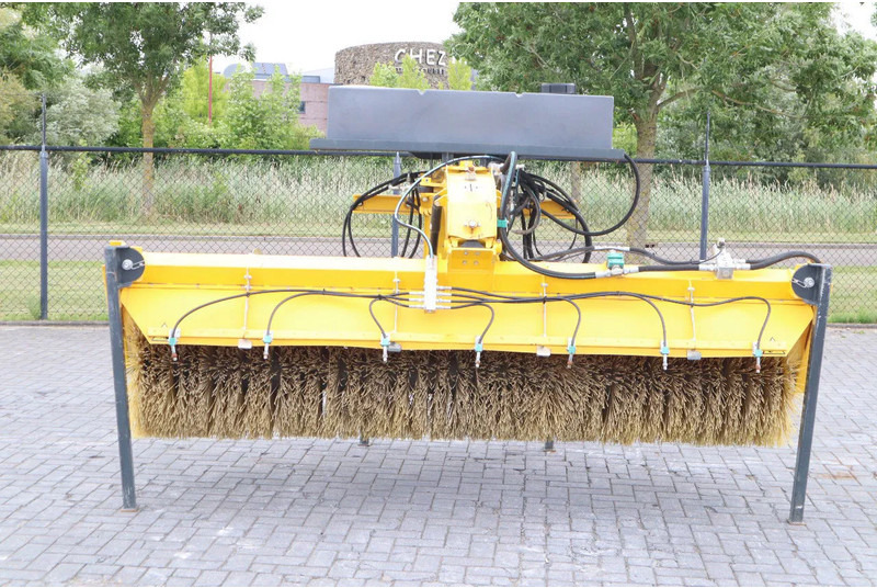 STARK RSW 3000 S | SWEEPER | BRUSH | KEHRMASCHINE | WATER SPRAY - Brosse: photos 2 STARK RSW 3000 S | SWEEPER | BRUSH | KEHRMASCHINE | WATER SPRAY - Brosse: photos 2