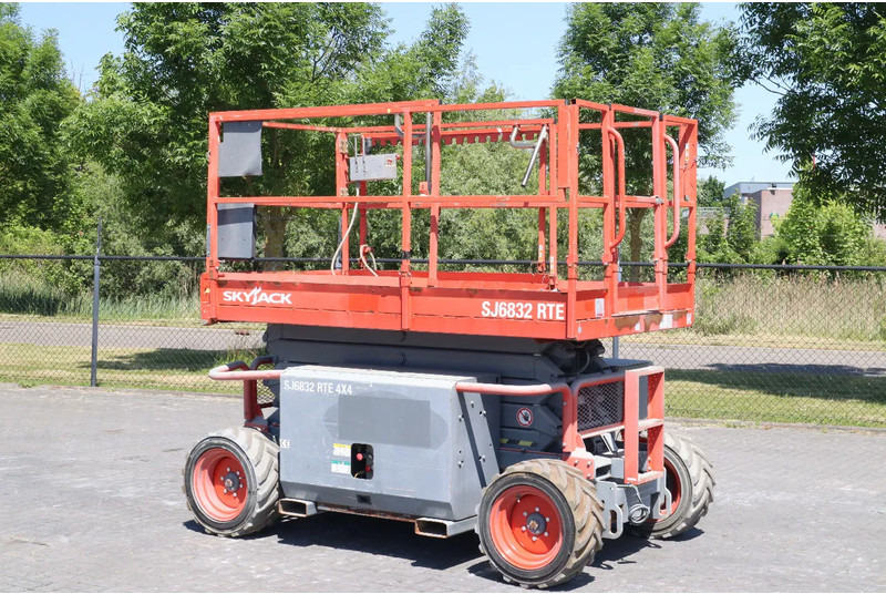 Skyjack SJ 6832 RTE | 12 METER | 454 KG - Nacelle ciseaux: photos 2 Skyjack SJ 6832 RTE | 12 METER | 454 KG - Nacelle ciseaux: photos 2