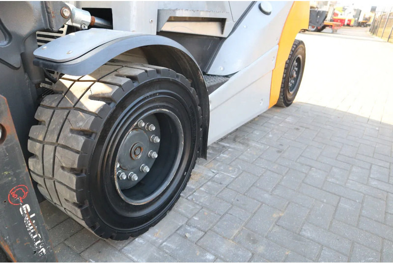 Chariot élévateur diesel Still RX 70-50 /600 | TRIPLEX | FORK EXT. | SIDESHIFT: photos 11 Chariot élévateur diesel Still RX 70-50 /600 | TRIPLEX | FORK EXT. | SIDESHIFT: photos 11