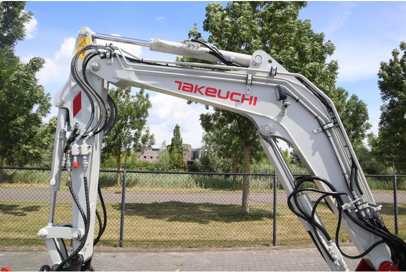Mini pelle Takeuchi TB235-2 | TREE CUTTER | GRAB | TILT + 5 ATTACHMENTS: photos 8