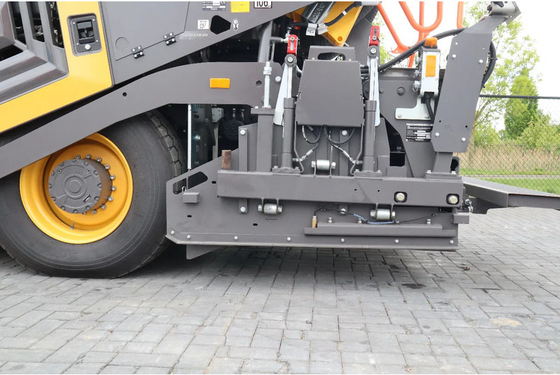 Crédit-bail de Volvo P2870 D ABG | ASPHALT PAVER | NEW / UNUSED | BOMAG BF300 Volvo P2870 D ABG | ASPHALT PAVER | NEW / UNUSED | BOMAG BF300: photos 11