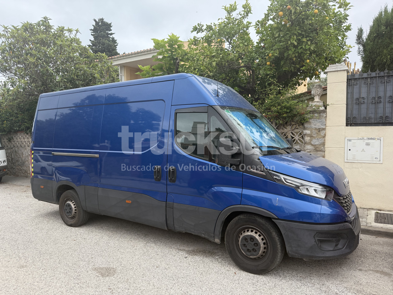 IVECO DAILY 35S16 - Fourgon grand volume: photos 1 IVECO DAILY 35S16 - Fourgon grand volume: photos 1