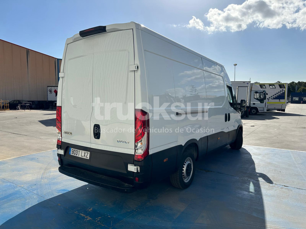IVECO DAILY 35S16 F 12M3 - Fourgon grand volume: photos 4 IVECO DAILY 35S16 F 12M3 - Fourgon grand volume: photos 4