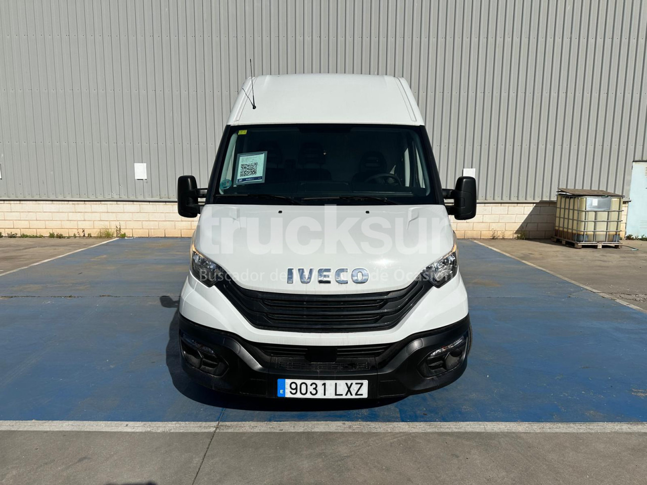 IVECO DAILY 35S16 F 12M3 - Fourgon grand volume: photos 3 IVECO DAILY 35S16 F 12M3 - Fourgon grand volume: photos 3