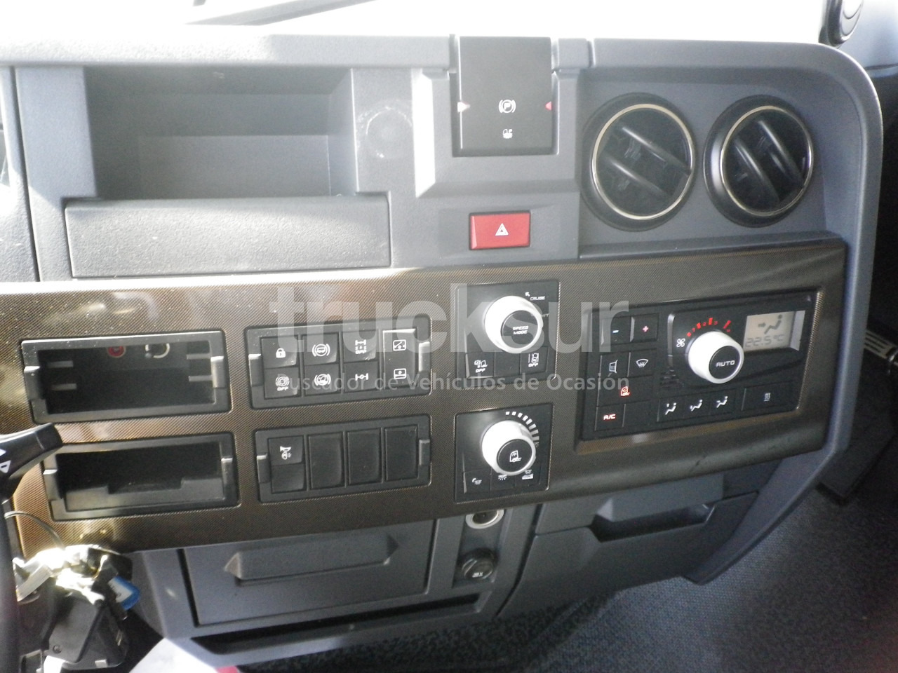 Camion à rideaux coulissants RENAULT T480 HIGH SLEEPER CAB: photos 11 Camion à rideaux coulissants RENAULT T480 HIGH SLEEPER CAB: photos 11