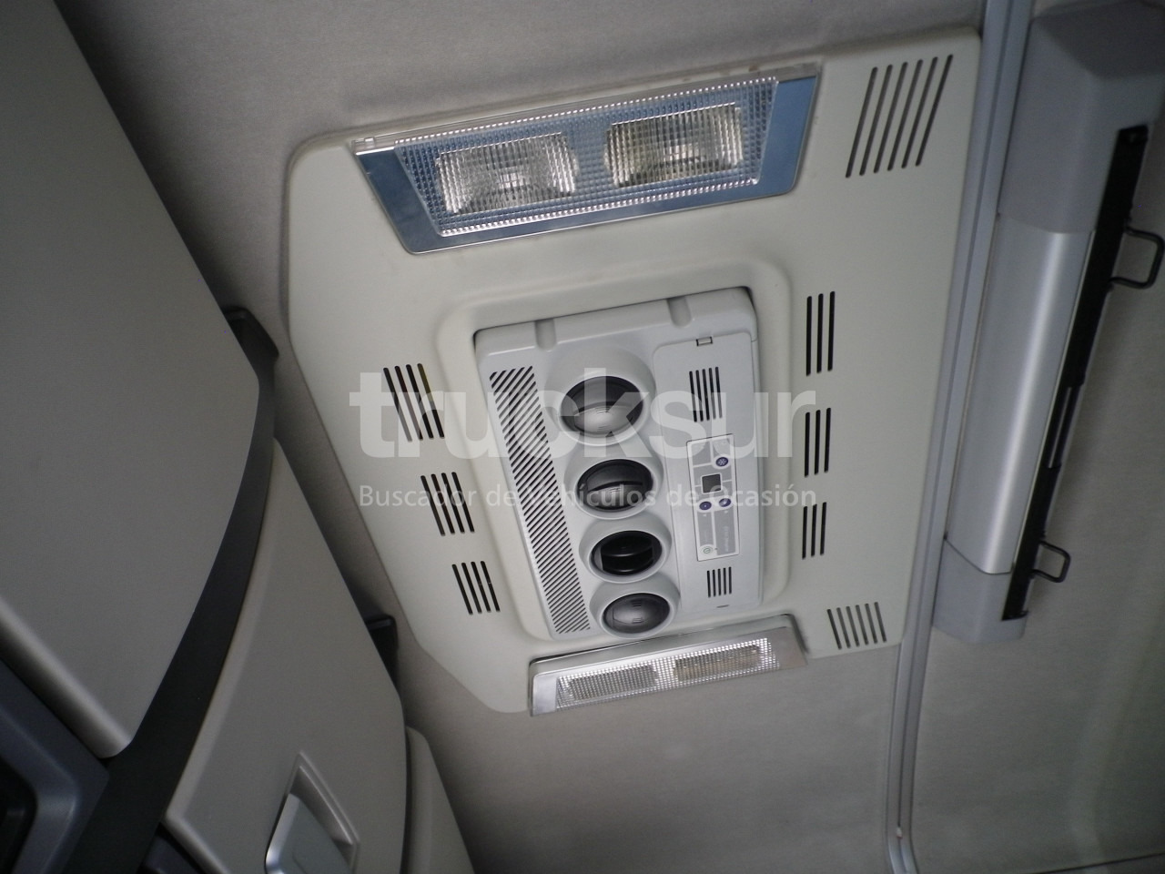 Camion à rideaux coulissants RENAULT T480 HIGH SLEEPER CAB: photos 10 Camion à rideaux coulissants RENAULT T480 HIGH SLEEPER CAB: photos 10