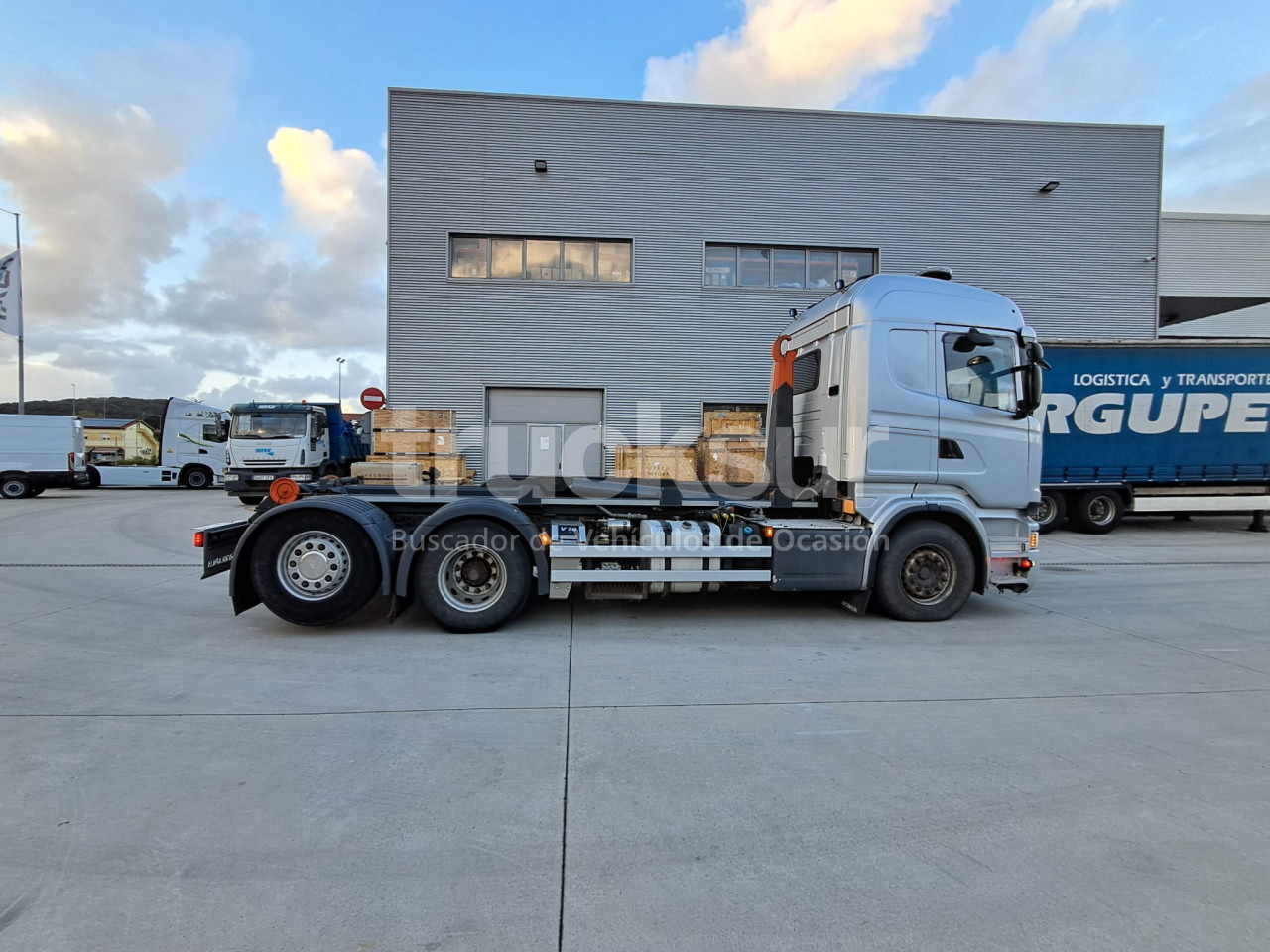 SCANIA R580.26 ejes 6x2*4 - Camion ampliroll: photos 4 SCANIA R580.26 ejes 6x2*4 - Camion ampliroll: photos 4