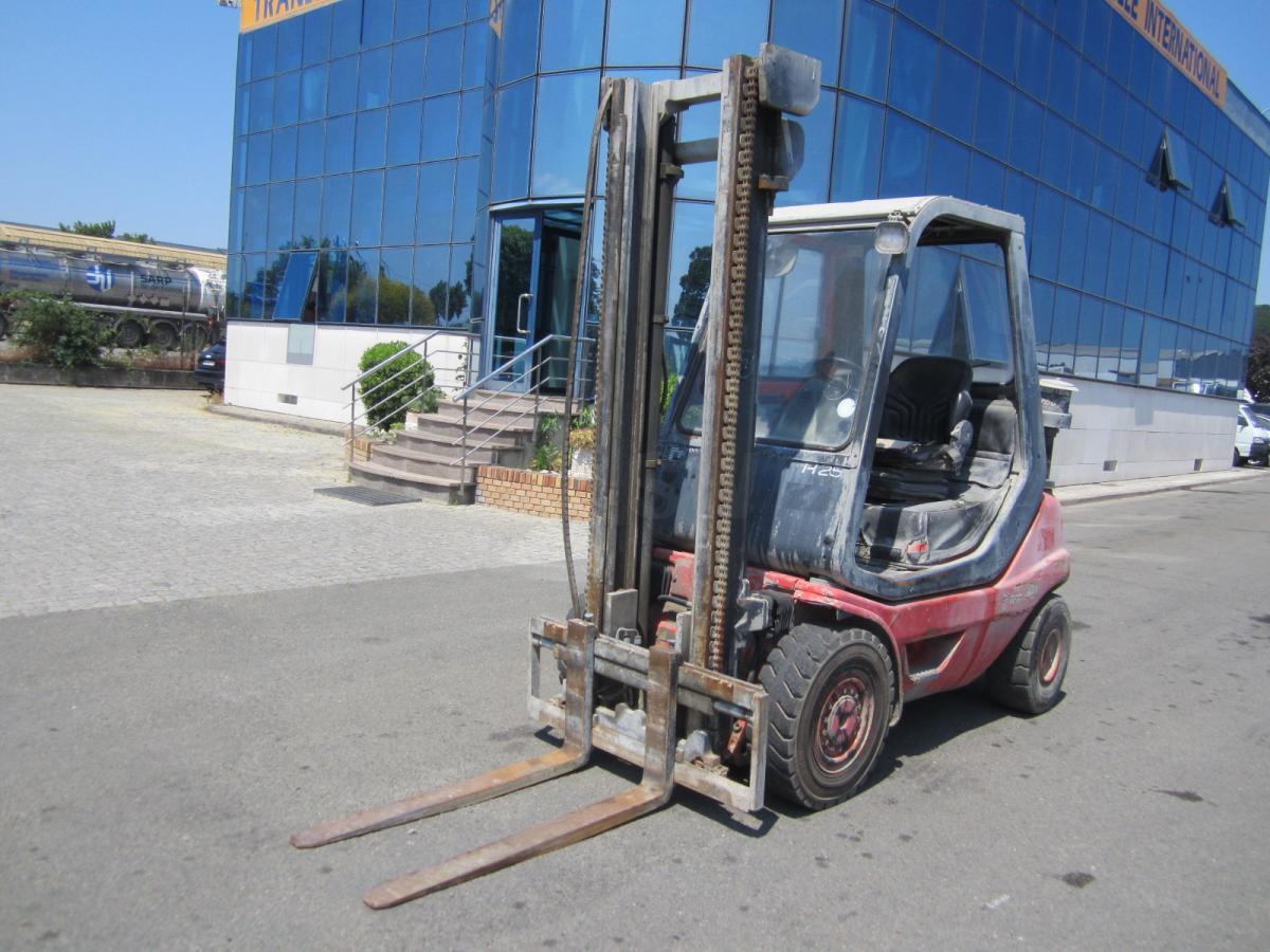 Fenwick H25D-03 - Chariot élévateur diesel: photos 1 Fenwick H25D-03 - Chariot élévateur diesel: photos 1