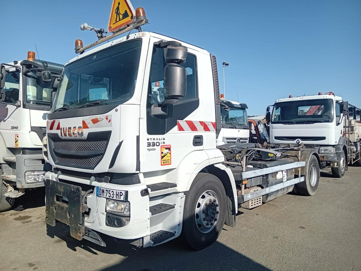 Iveco 330.36 - Camion ampliroll: photos 1 Iveco 330.36 - Camion ampliroll: photos 1