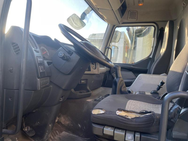 Renault Premium - Camion à rideaux coulissants: photos 5 Renault Premium - Camion à rideaux coulissants: photos 5