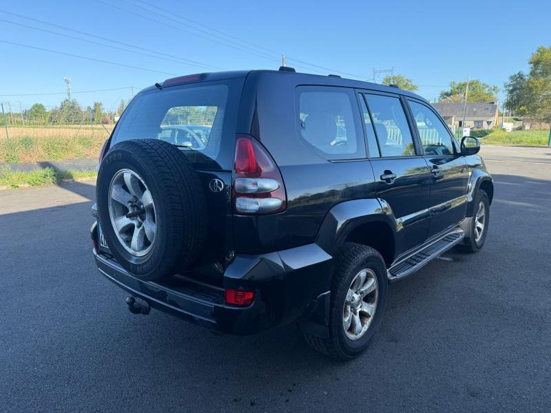 Toyota Land Cruiser - SUV: photos 4 Toyota Land Cruiser - SUV: photos 4