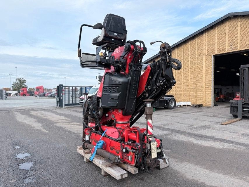 Fassi F245A.2.25 E-Dynamic Radio Remote / Crane - Camion grue: photos 3 Fassi F245A.2.25 E-Dynamic Radio Remote / Crane - Camion grue: photos 3