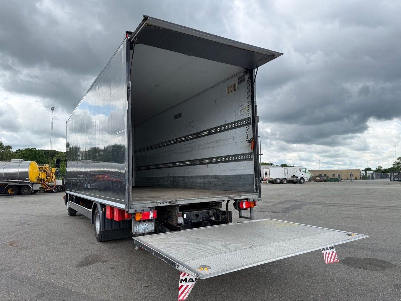 MAN TGL 12.250 Euro 6 Closed box / Koffer 7.20 m. - Camion fourgon: photos 5 MAN TGL 12.250 Euro 6 Closed box / Koffer 7.20 m. - Camion fourgon: photos 5