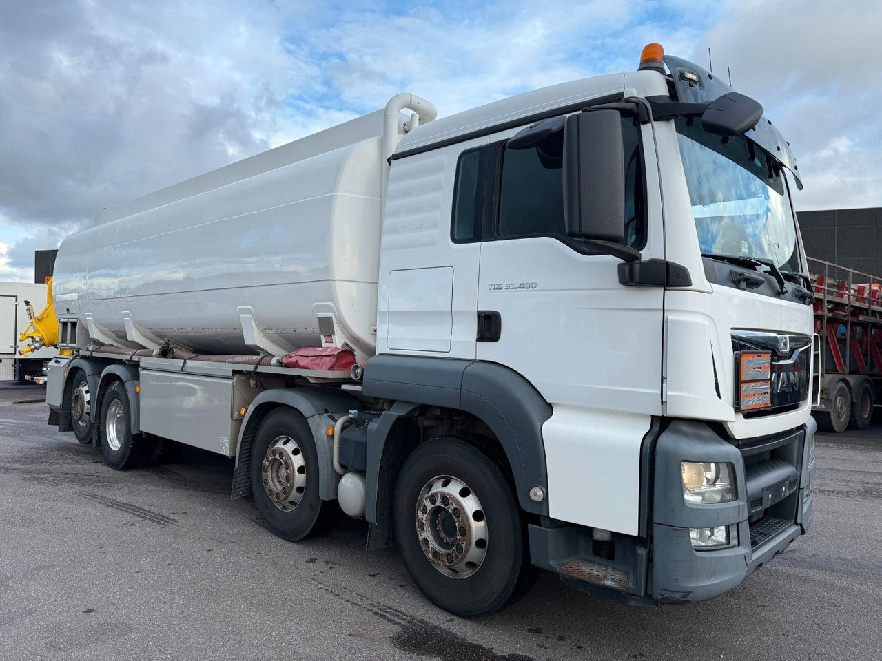 MAN TGS 35.480 8x2*6 Euro 6 23.000 l ADR Tanktruck - Camion citerne: photos 2 MAN TGS 35.480 8x2*6 Euro 6 23.000 l ADR Tanktruck - Camion citerne: photos 2