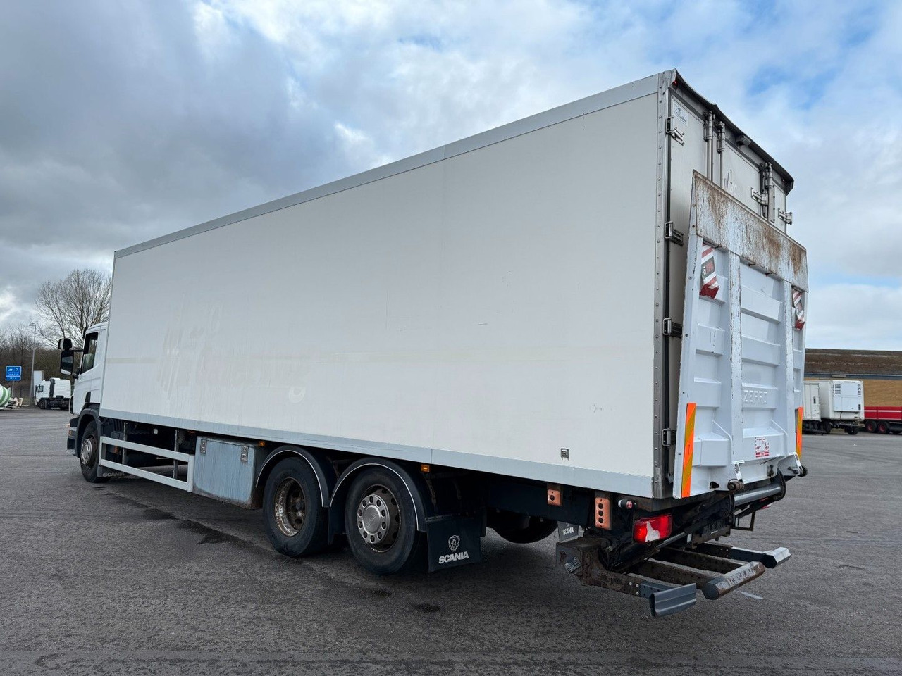 Scania P320 6x2*4 Carrier Supra 950 Mt. 9.40 m. Box - Camion frigorifique: photos 4 Scania P320 6x2*4 Carrier Supra 950 Mt. 9.40 m. Box - Camion frigorifique: photos 4