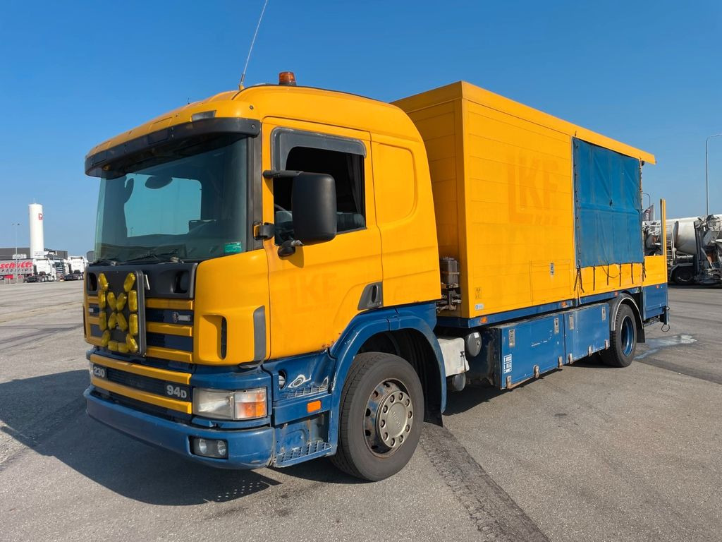 Scania P94/230 LB 4x2 Euro 3 Schaltgetriebe - Camion plateau: photos 1 Scania P94/230 LB 4x2 Euro 3 Schaltgetriebe - Camion plateau: photos 1
