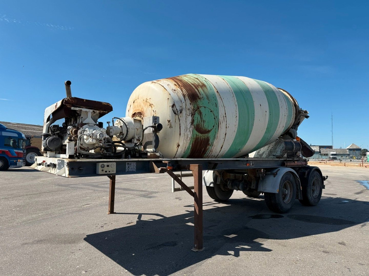 Le Cinena 12 m2 Baruval 2 axle Concrete trailer Lecinena 12 m3 Baruval 2 achse Beton/Concrete mixer - Semi-remorque: photos 1 Le Cinena 12 m2 Baruval 2 axle Concrete trailer Lecinena 12 m3 Baruval 2 achse Beton/Concrete mixer - Semi-remorque: photos 1