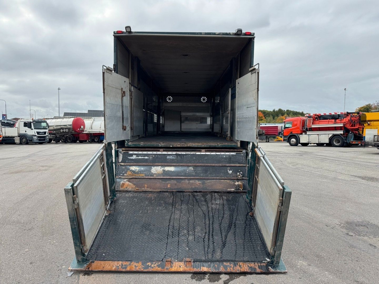 Camion chevaux Volvo FM9 380 6x2*4 Tiertransporter / Livestock: photos 9 Camion chevaux Volvo FM9 380 6x2*4 Tiertransporter / Livestock: photos 9