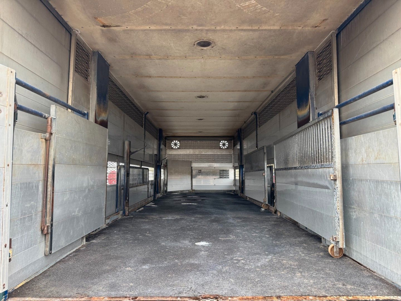 Camion chevaux Volvo FM9 380 6x2*4 Tiertransporter / Livestock: photos 14 Camion chevaux Volvo FM9 380 6x2*4 Tiertransporter / Livestock: photos 14
