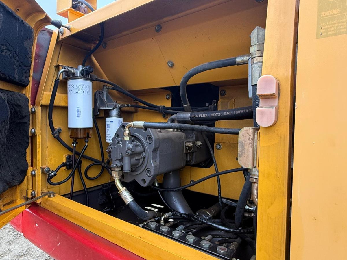 Volvo EC240 CL Long Reach - Pelle sur chenille: photos 4 Volvo EC240 CL Long Reach - Pelle sur chenille: photos 4