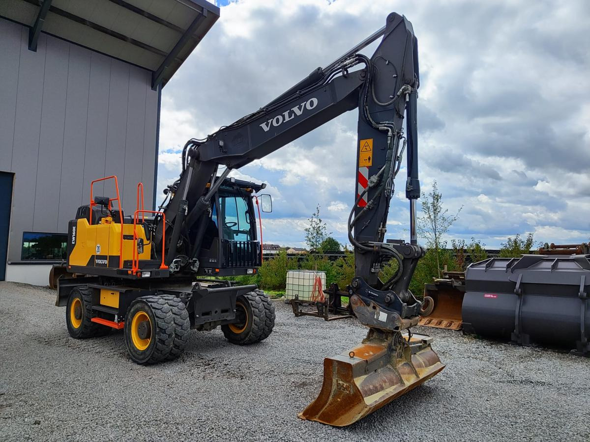 Volvo EW160E - Pelle sur pneus: photos 3 Volvo EW160E - Pelle sur pneus: photos 3