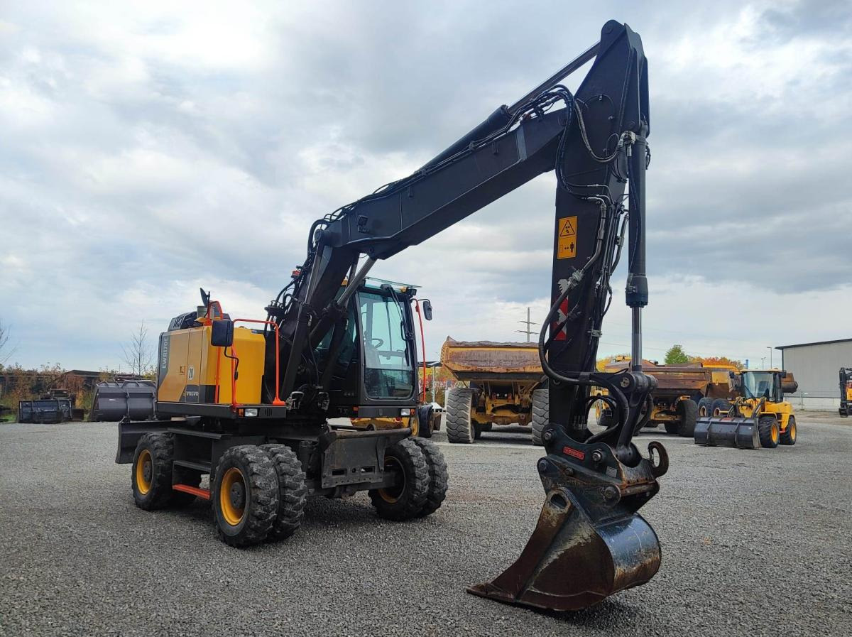 Volvo EWR170E - Pelle sur pneus: photos 3 Volvo EWR170E - Pelle sur pneus: photos 3