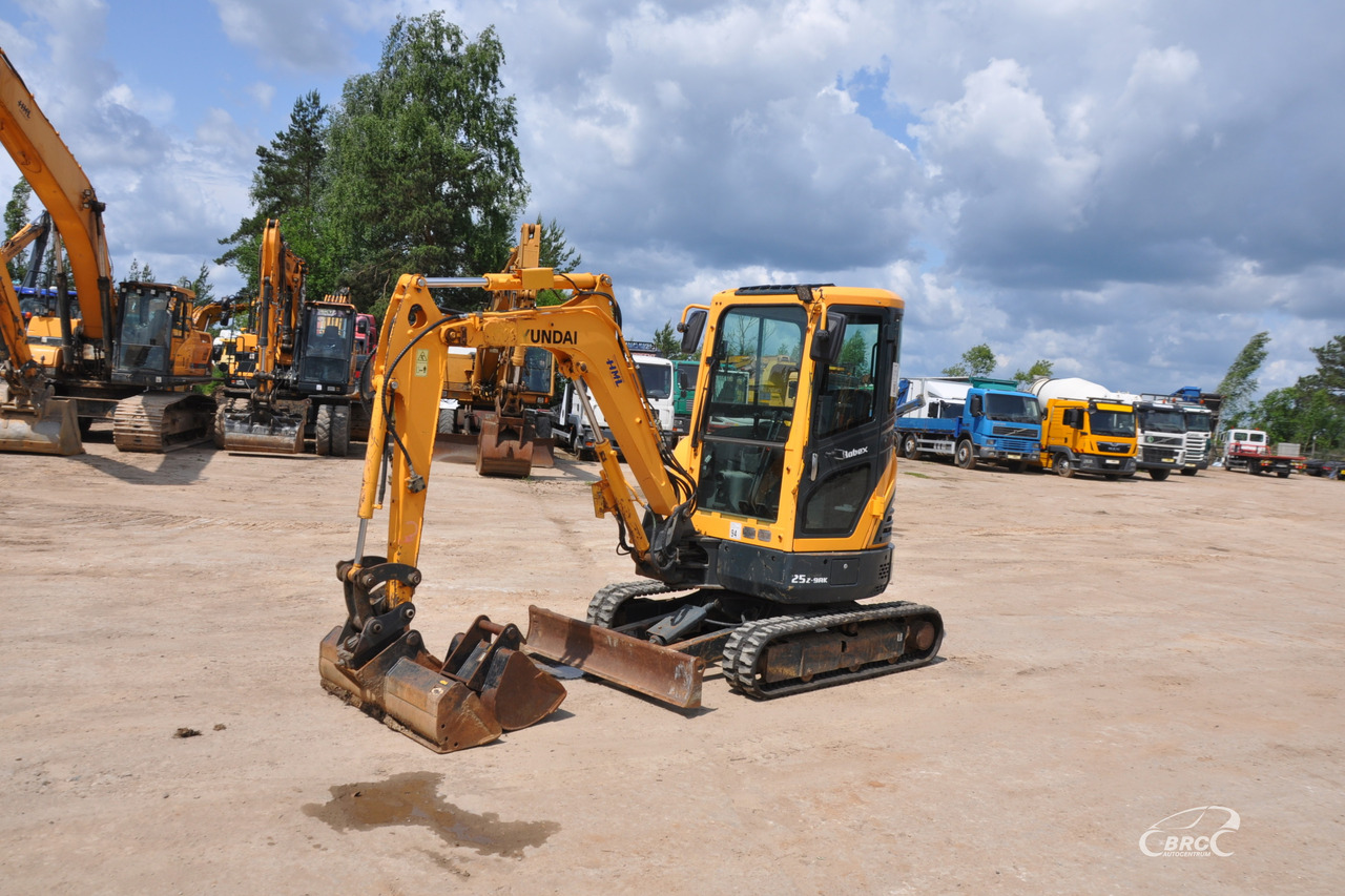 Mini pelle Hyundai R25Z-9AK: photos 1