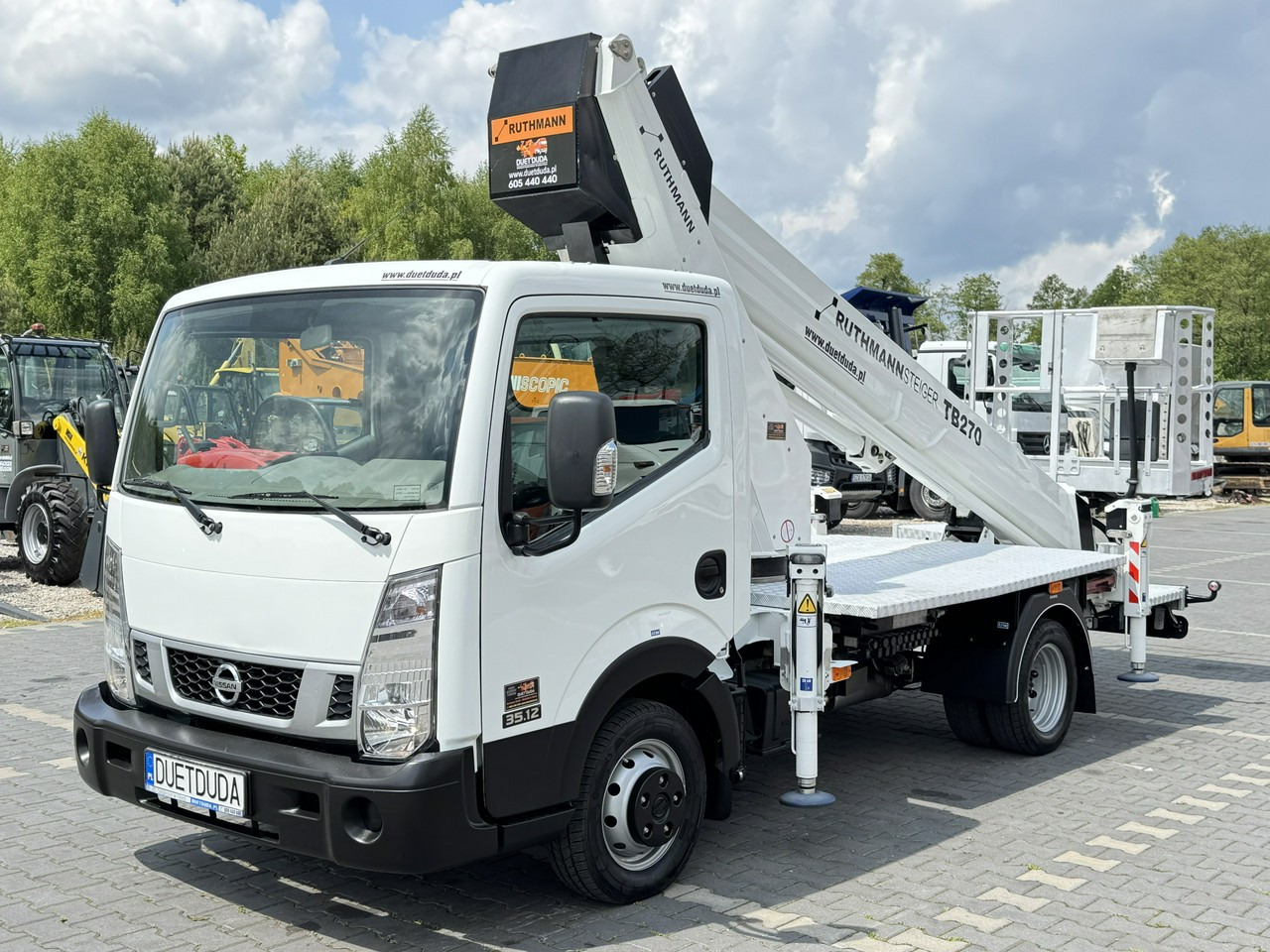 Nissan Cabstar - Camion avec nacelle: photos 5 Nissan Cabstar - Camion avec nacelle: photos 5