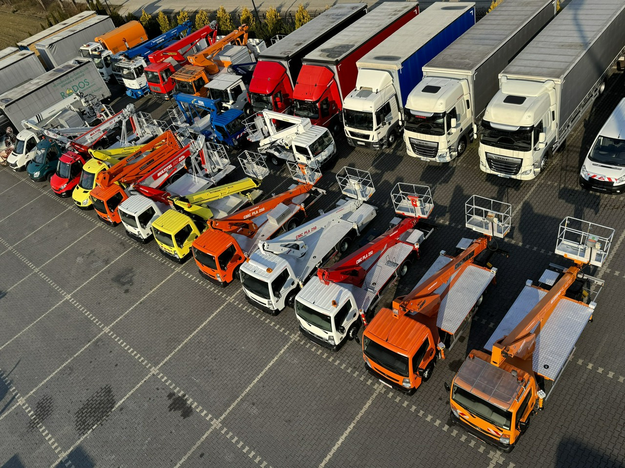 Nissan Zwyżka / Podnośnik Koszowy / 4X4 / CABSTAR / MAXITY / SPRINTER - Camion avec nacelle: photos 3 Nissan Zwyżka / Podnośnik Koszowy / 4X4 / CABSTAR / MAXITY / SPRINTER - Camion avec nacelle: photos 3